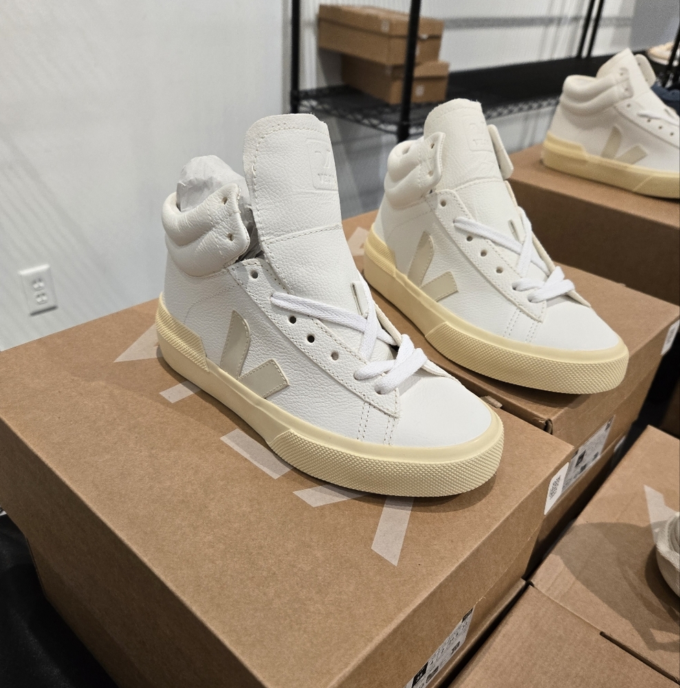 Veja Women's Sneakers in White and Cream
